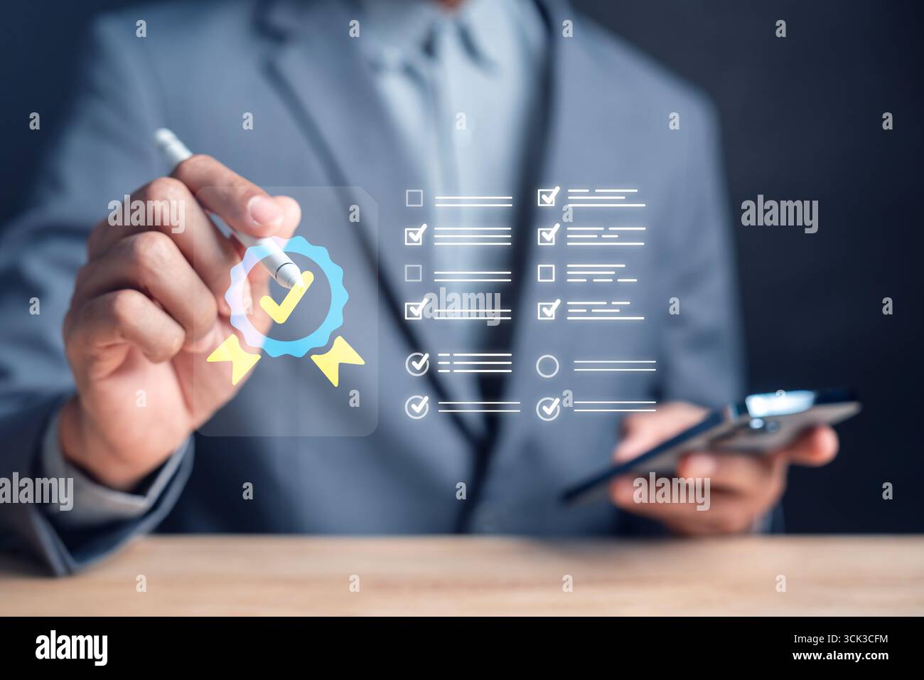 Assurance qualité avec liste de contrôle numérique, gestion des tâches, vérification de la conformité, processus de certification et évaluation des performances. Convient pour busine Banque D'Images