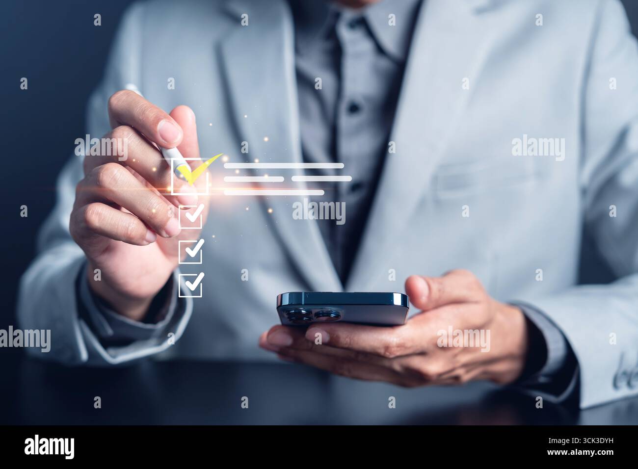 Liste de contrôle d'assurance qualité avec repères numériques, concept de gestion des tâches, validation des documents, conformité aux normes, processus d'audit, productivité Banque D'Images