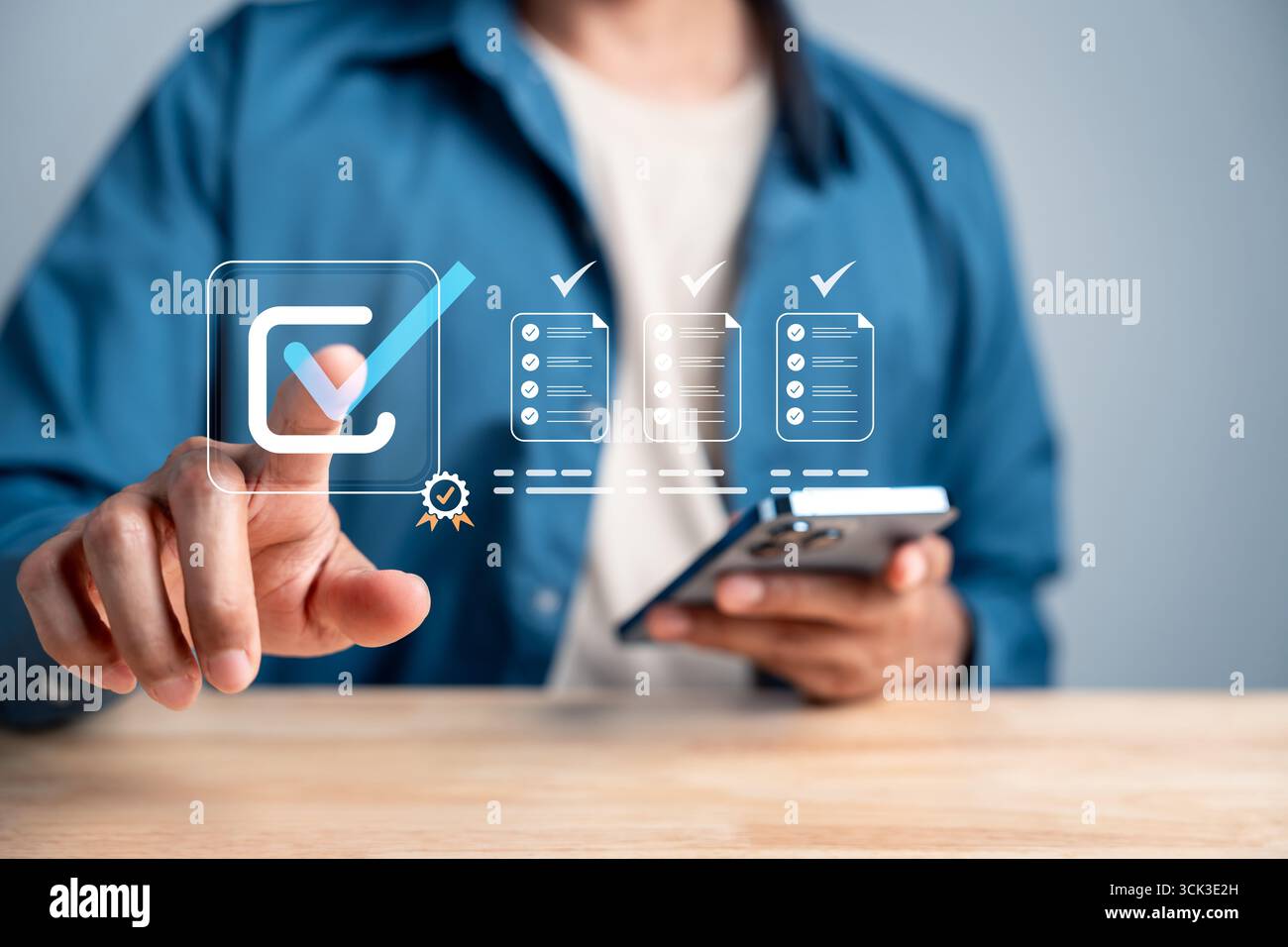 Liste de contrôle et conformité avec l'approbation des tâches numériques, la vérification de la qualité, la gestion des documents et le processus de flux de travail. Idéal pour affaires, audit, produ Banque D'Images