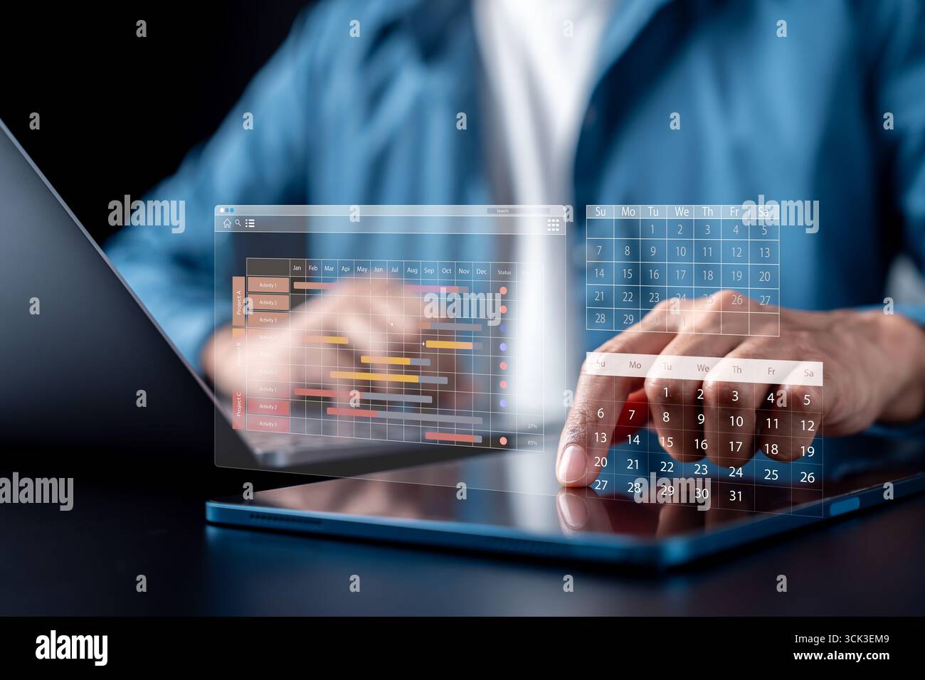 Optimisation du flux de travail avec calendrier numérique et chronologie de projet sur tablette, gestion des tâches, planification de la productivité, planification de projet, business effic Banque D'Images