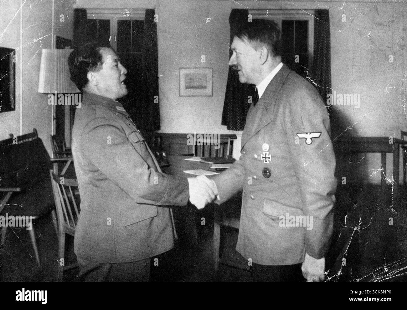 Berlin. Hiroshi Oshima rend visite à Adolf Hitler, 1944 - vieux papier d'information photo, demi-ton Banque D'Images