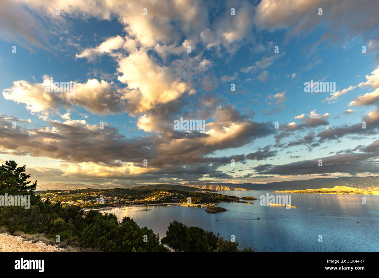 Paradise Beach sur l'île de Rab, un point de vue sur le sentier de montagne, Premuzić Trail, Banque D'Images