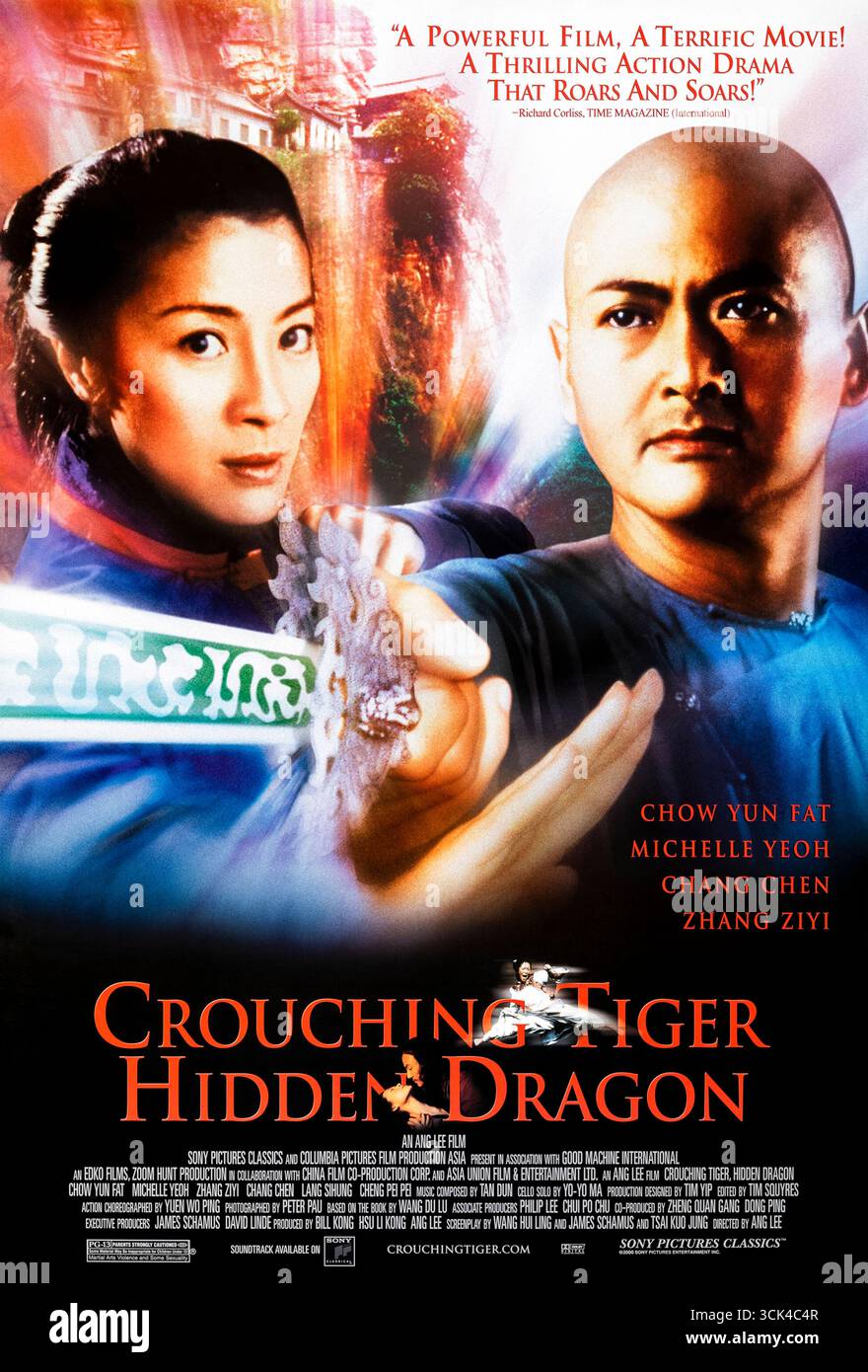 Crouching Tiger, Hidden Dragon (2000) réalisé par Ang Lee et mettant en vedette Chow Yun-FAT, Michelle Yeoh et Zhang Ziyi. Dans la Chine du XIXe siècle, deux guerriers doivent récupérer une épée légendaire volée, affrontant des adversaires et des désirs interdits. Photographie d'une affiche américaine originale de 2000 À USAGE ÉDITORIAL EXCLUSIF. Crédit : BFA / Sony Pictures Classics Banque D'Images