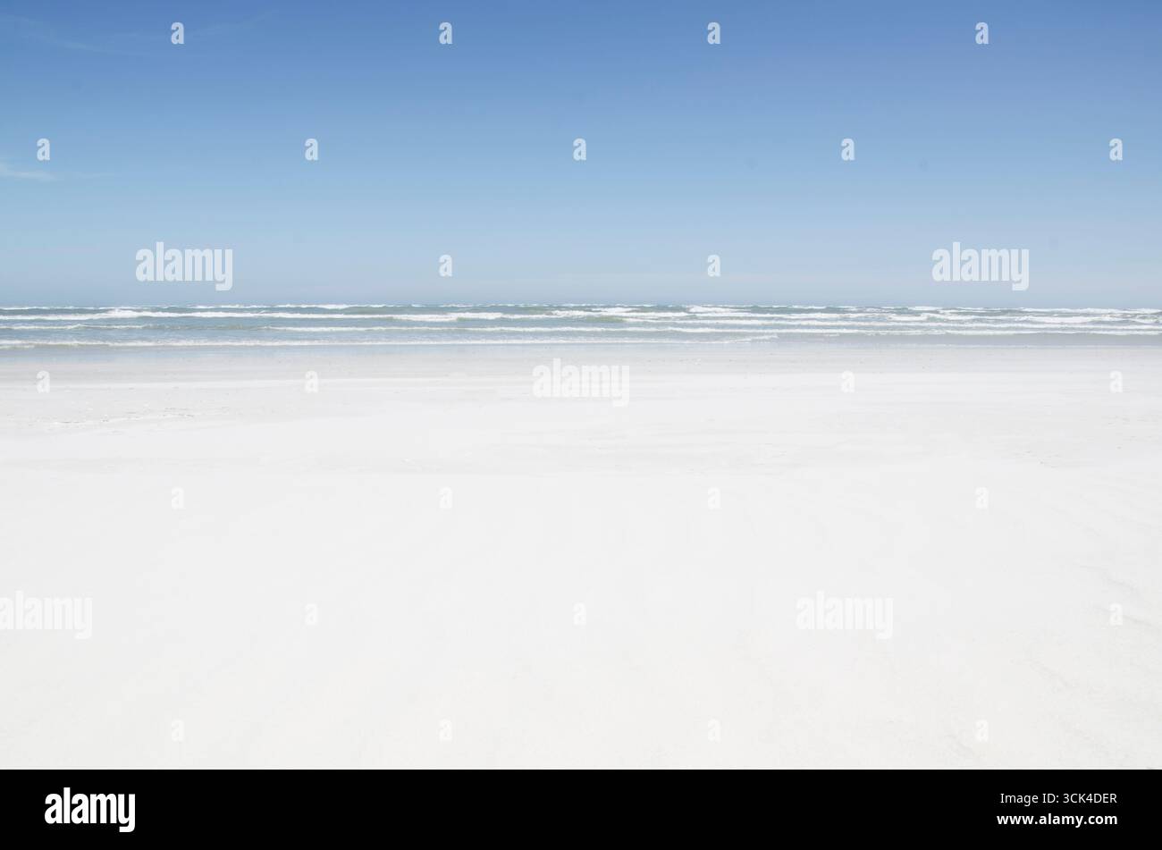 Plage de sable blanc d'île inhabitée Banque D'Images