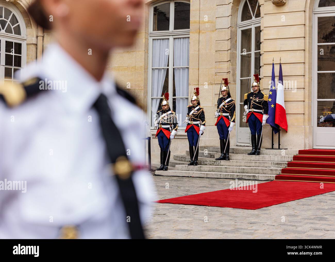 Saint Ouen, Paris, France. 10 septembre 2025. La passation de pouvoir de M. François Bayrou, premier ministre, à M. Sébastien Lecornu à l’HÃ’tel Matignon, 10 septembre 2025, France, Paris (crédit image : © Sadak Souici/ZUMA Press Wire) USAGE ÉDITORIAL SEULEMENT ! Non destiné à UN USAGE commercial ! Crédit : ZUMA Press, Inc/Alamy Live News Banque D'Images