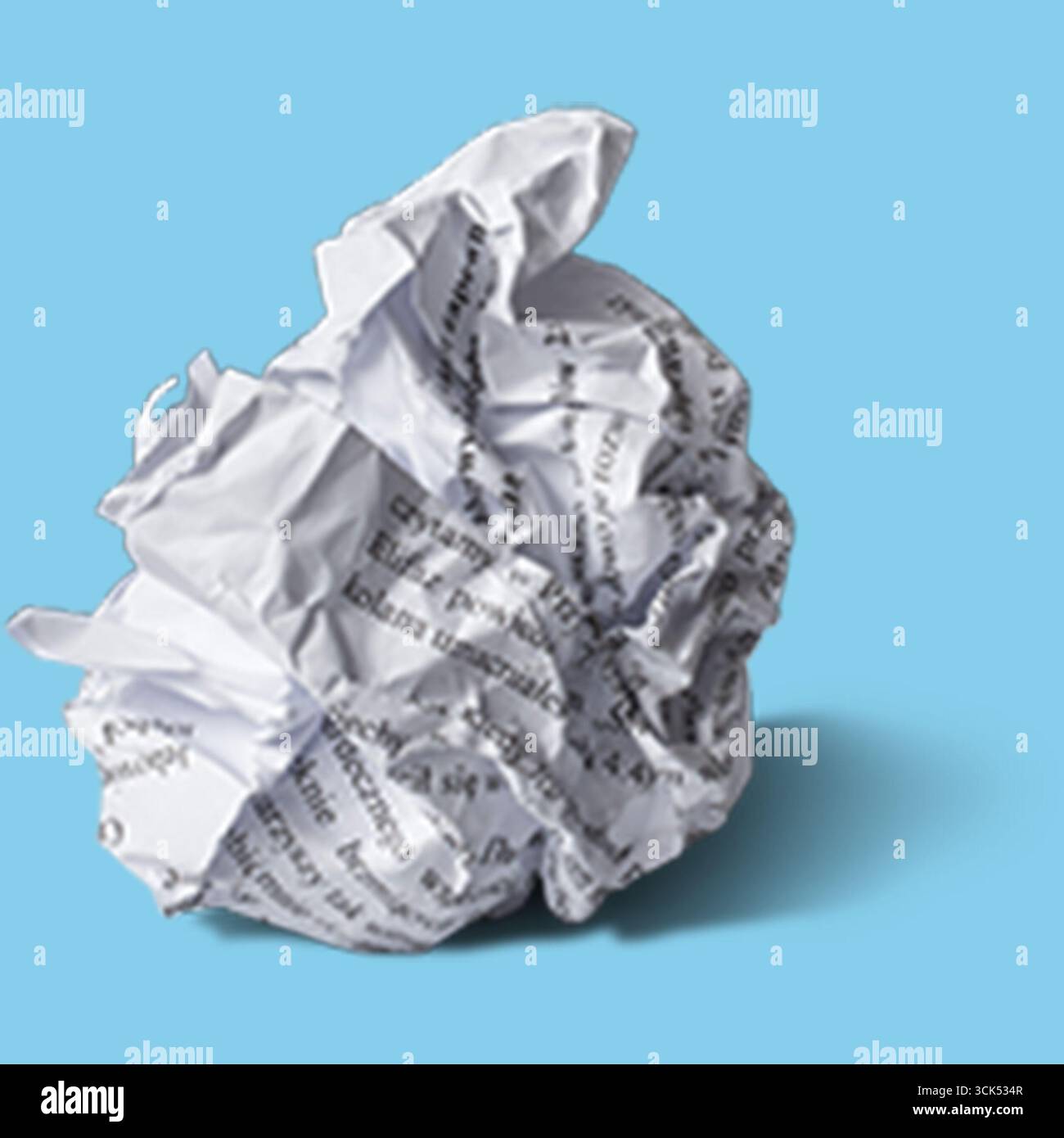 Un morceau de papier froissé, symbolisant des idées rejetées ou des tentatives ratées. Banque D'Images