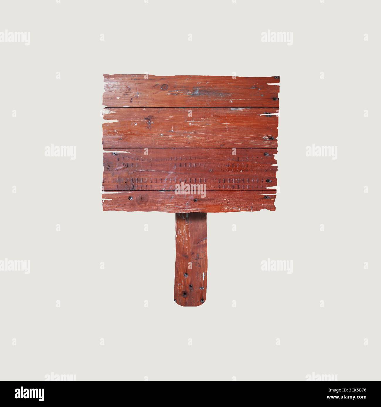 Un panneau en bois rustique avec un design simple, probablement destiné à des messages ou des directions. Banque D'Images Un panneau en bois rustique avec un design simple, probablement destiné à des messages ou des directions. Banque D'Images