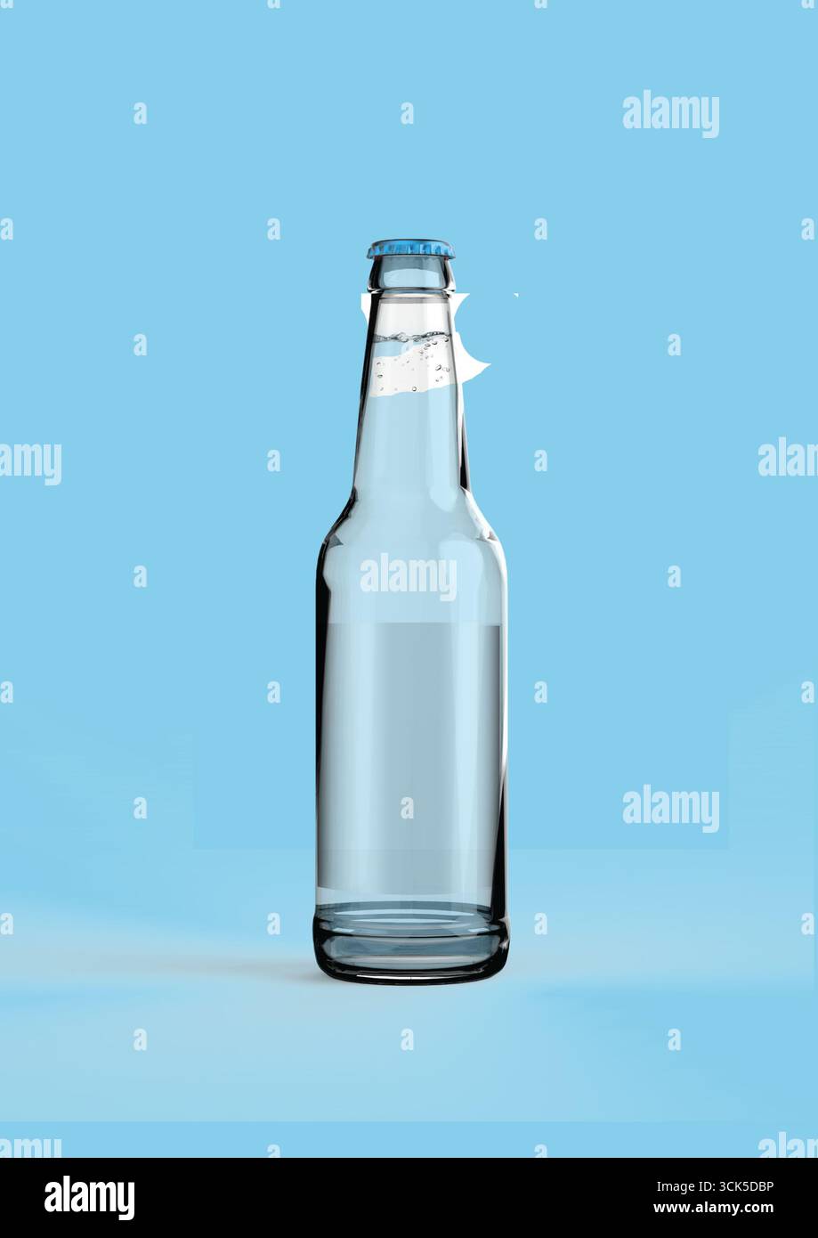 Une bouteille en verre transparent se tient debout, mettant en valeur son design transparent et sa forme classique, adaptée aux boissons. Banque D'Images