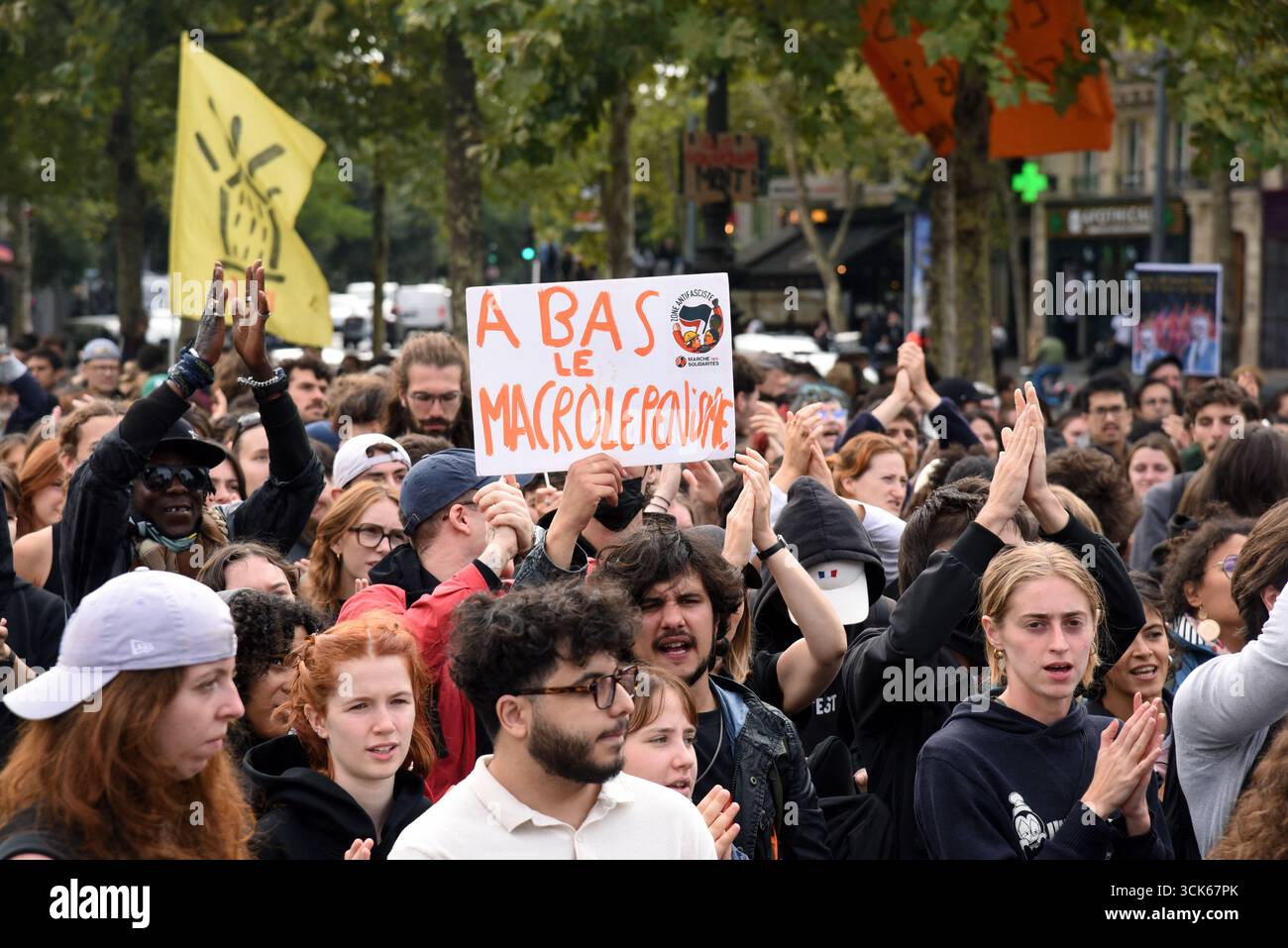 Paris, France. 10 septembre 2025. Manifestation Bloquons tout à la place de la République à Paris, France, le 10 septembre 2025. Photo par Alain Apaydin/ABACAPRESS.COM crédit : Abaca Press/Alamy Live News Banque D'Images