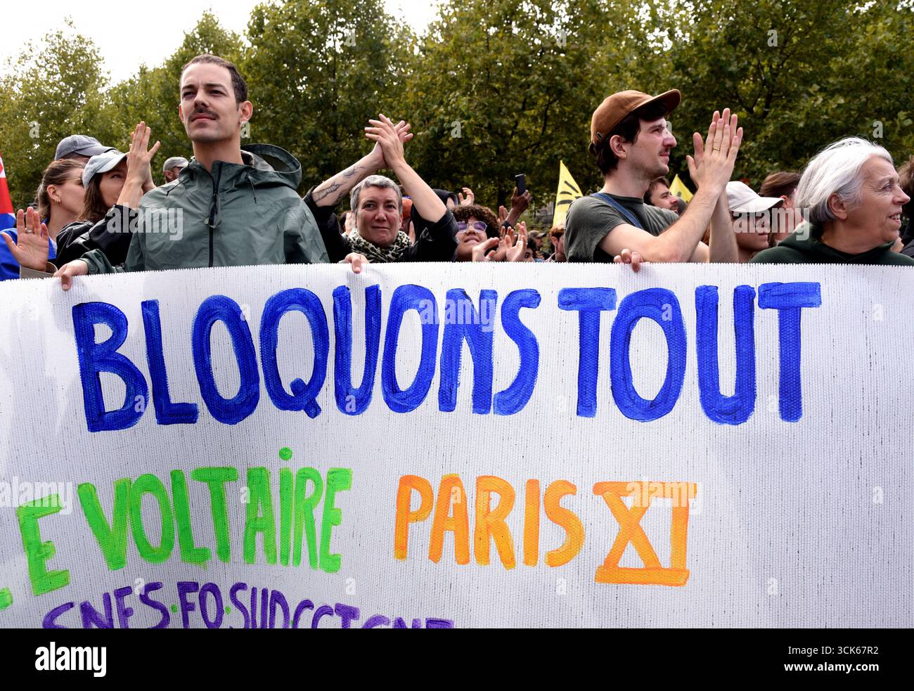 Paris, France. 10 septembre 2025. Manifestation Bloquons tout à la place de la République à Paris, France, le 10 septembre 2025. Photo par Alain Apaydin/ABACAPRESS.COM crédit : Abaca Press/Alamy Live News Banque D'Images