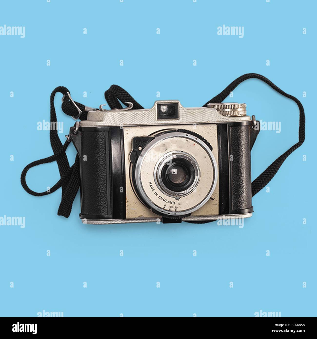 Un appareil photo vintage présentant un design classique et des fonctionnalités pour immortaliser les moments. Banque D'Images