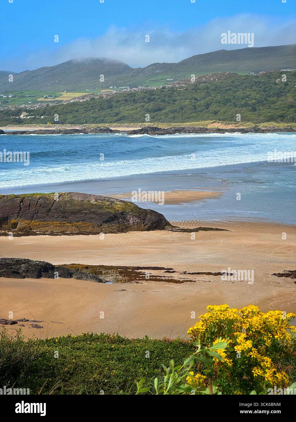 Plage de Derrynane, comté de Kerry, Irlande. - Image de stock capturée avec un smartphone