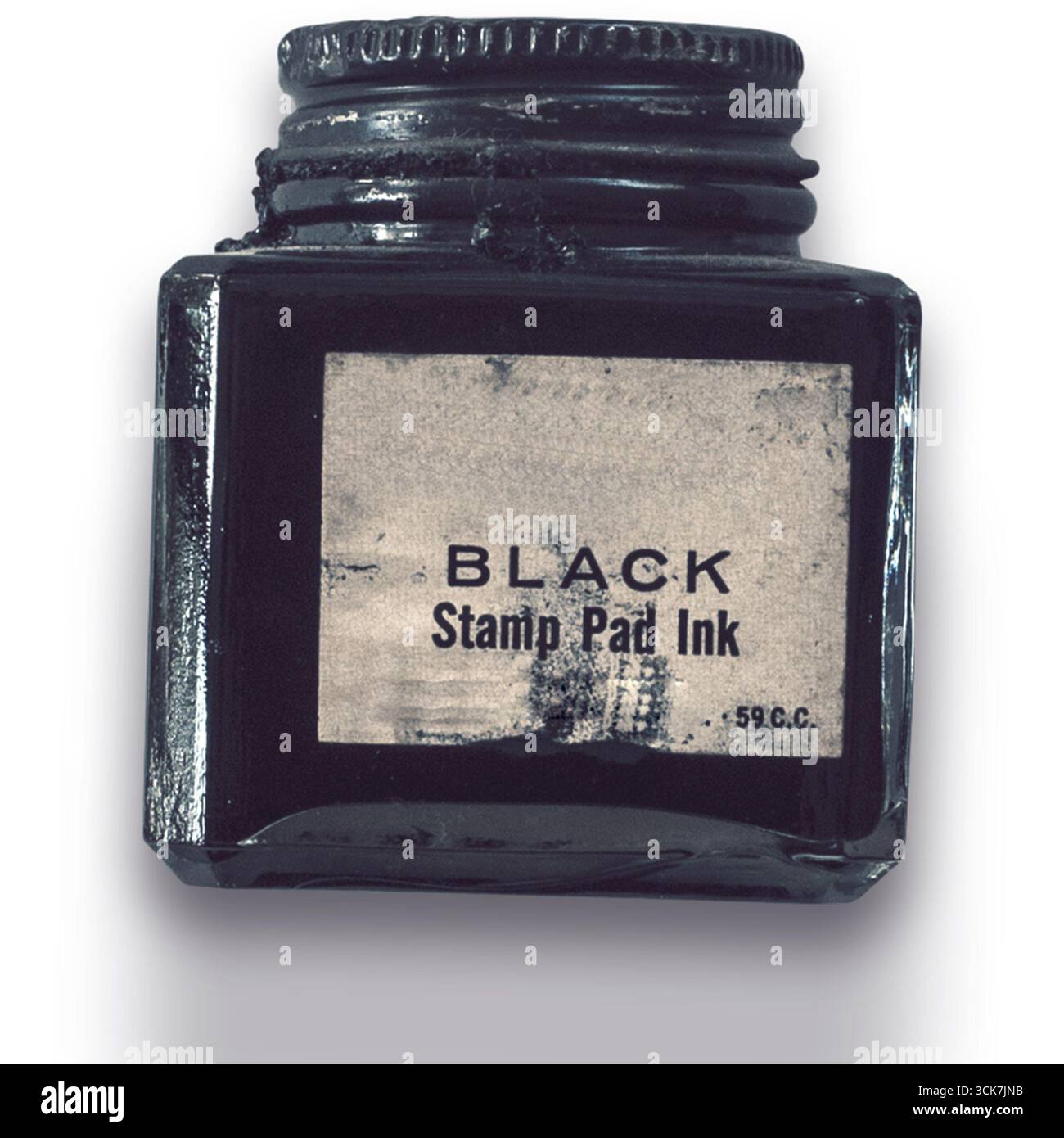 Un petit pot en verre d'encre de tampon noir, utilisé pour créer des impressions sur papier. Banque D'Images