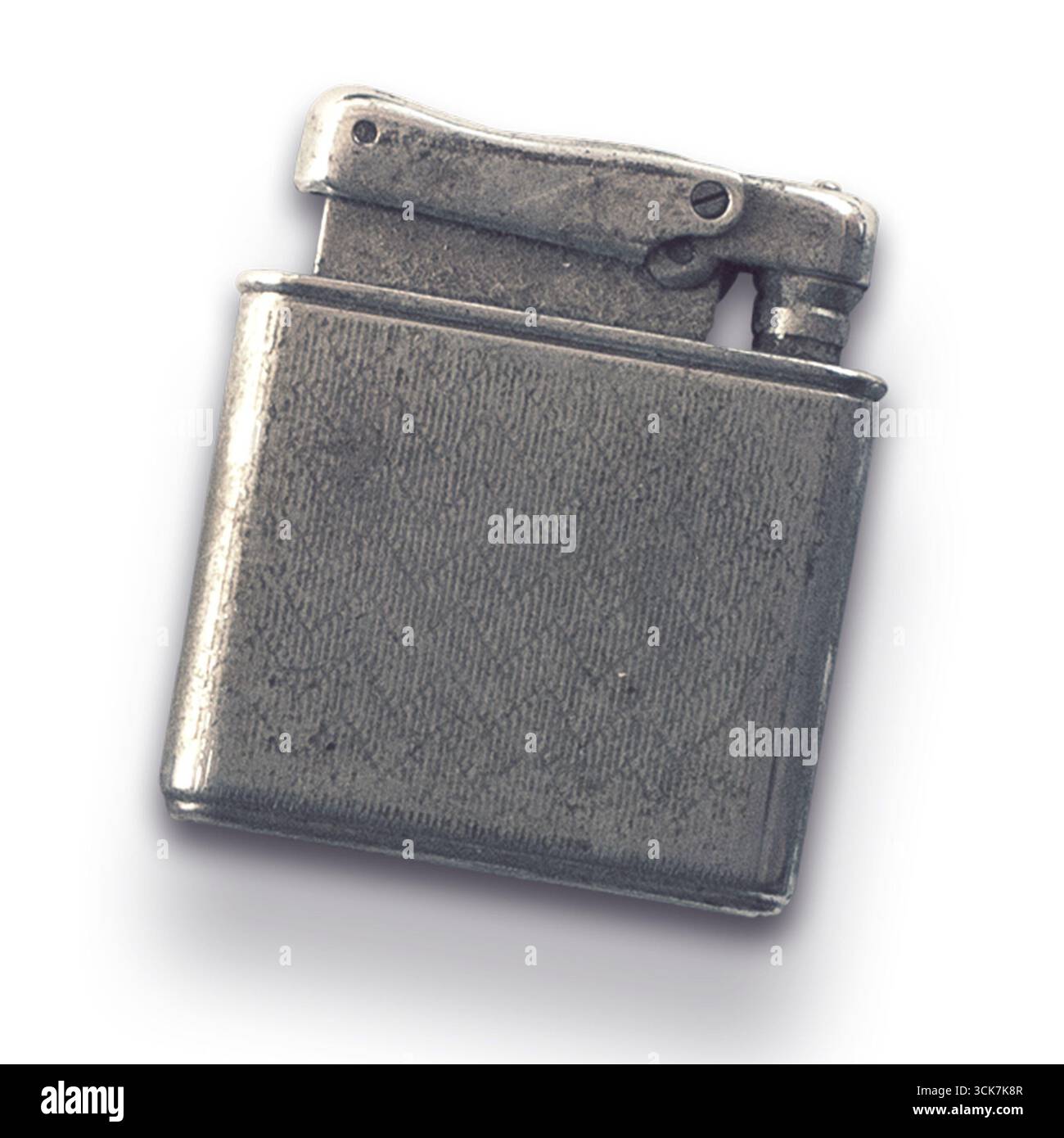 Briquet argenté au design classique, utilisé pour allumer les flammes. Banque D'Images