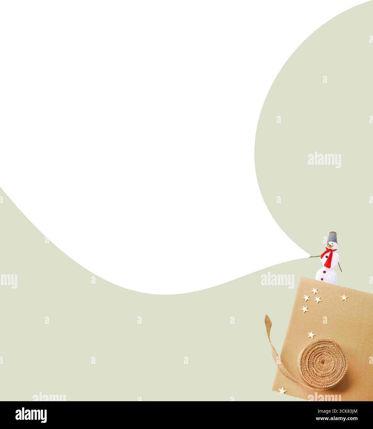 Envoi de cadeaux. Concept de Noël durable. Bannière de Noël, carte de Noël illustrée. Espace vide pour le texte. Bonhomme de neige, boîte en papier, cadeaux durables Banque D'Images