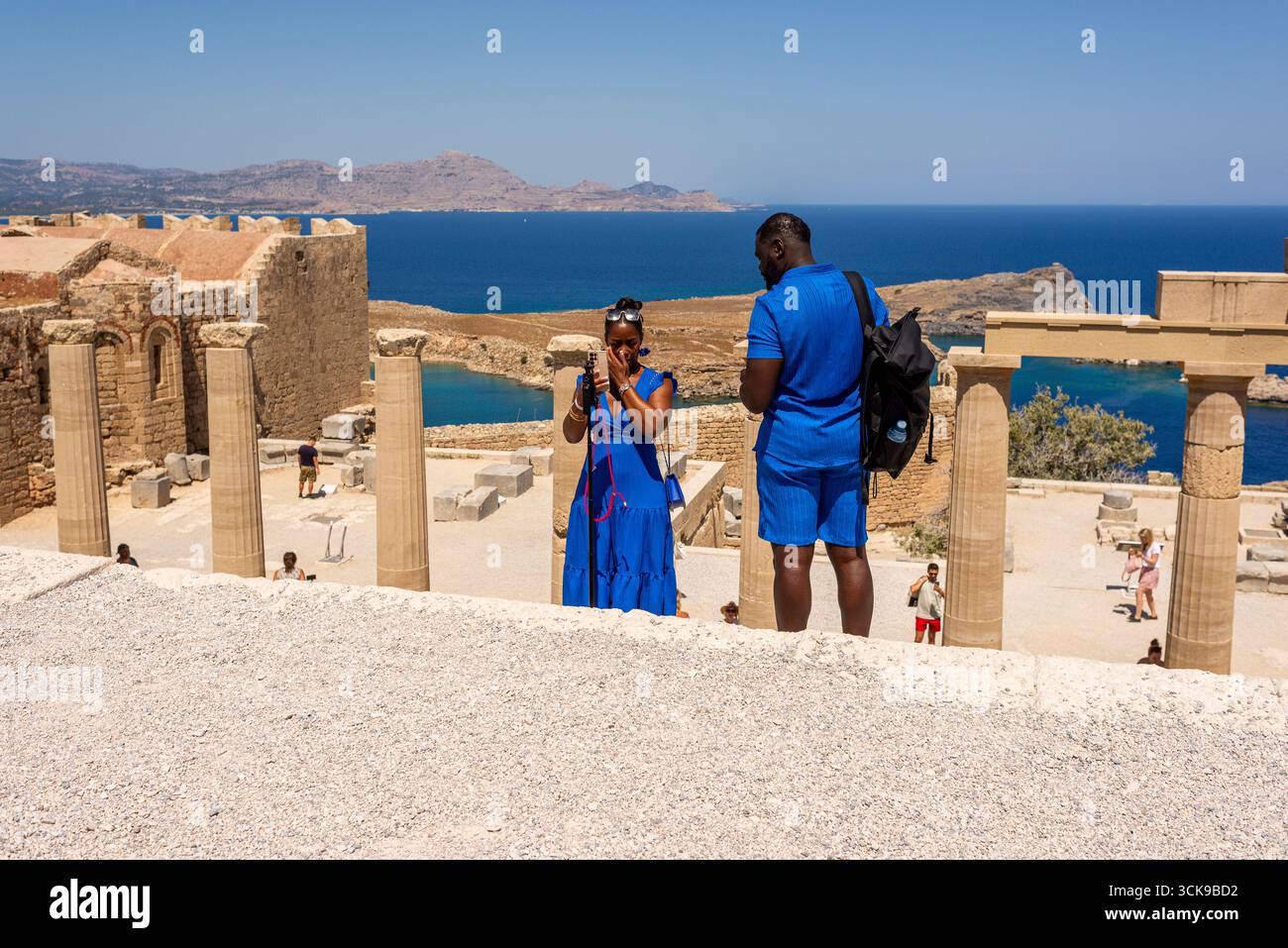 Touristes à l'Acropole, Lindos, Rhodes, Grèce Banque D'Images