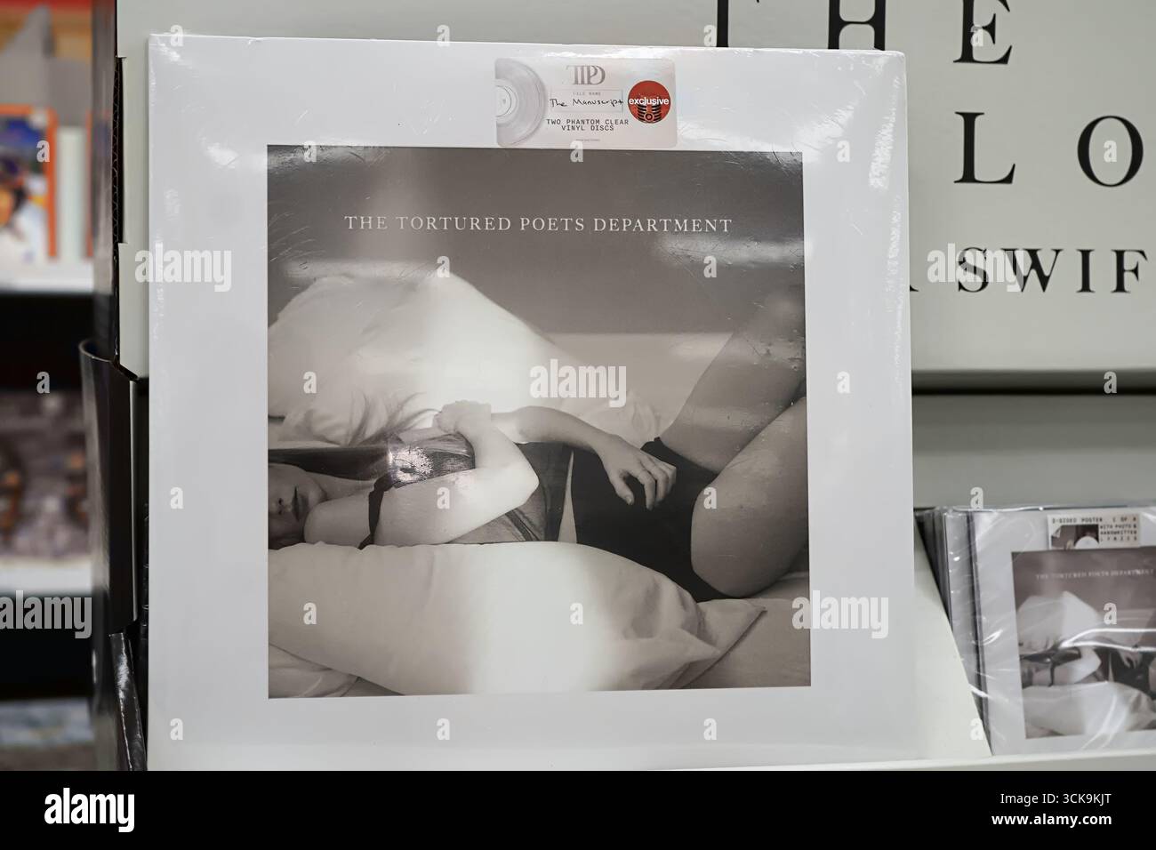 New York, NY - 5 septembre 2025 : Taylor Swift The Tortured Poets Department couverture de l'album vinyle. Banque D'Images