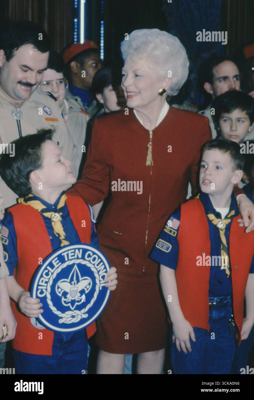 La Gov. Du Texas ANN RICHARDS avec les Boy Scouts au Capitole du Texas ©1993 ©Bob Daemmrich Banque D'Images