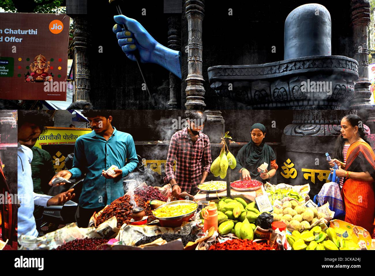 Mumbai, Maharshtra, Inde. 6 septembre 2025. Un vendeur de rue est vu vendre des fruits devant un Pandal (lieu de culte temporaire) à Mumbai. (Crédit image : © Avishek Das/SOPA images via ZUMA Press Wire) USAGE ÉDITORIAL SEULEMENT ! Non destiné à UN USAGE commercial ! Banque D'Images Mumbai, Maharshtra, Inde. 6 septembre 2025. Un vendeur de rue est vu vendre des fruits devant un Pandal (lieu de culte temporaire) à Mumbai. (Crédit image : © Avishek Das/SOPA images via ZUMA Press Wire) USAGE ÉDITORIAL SEULEMENT ! Non destiné à UN USAGE commercial ! Banque D'Images
