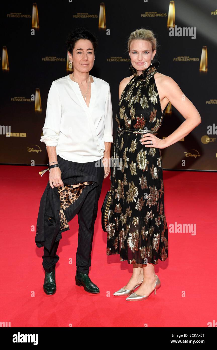 Dunja Hayali und Sarah Tacke BEI der Verleihung des Deutschen Fernsehpreises 2025 in den MMC Studios. Köln, 10.09.2025 Banque D'Images