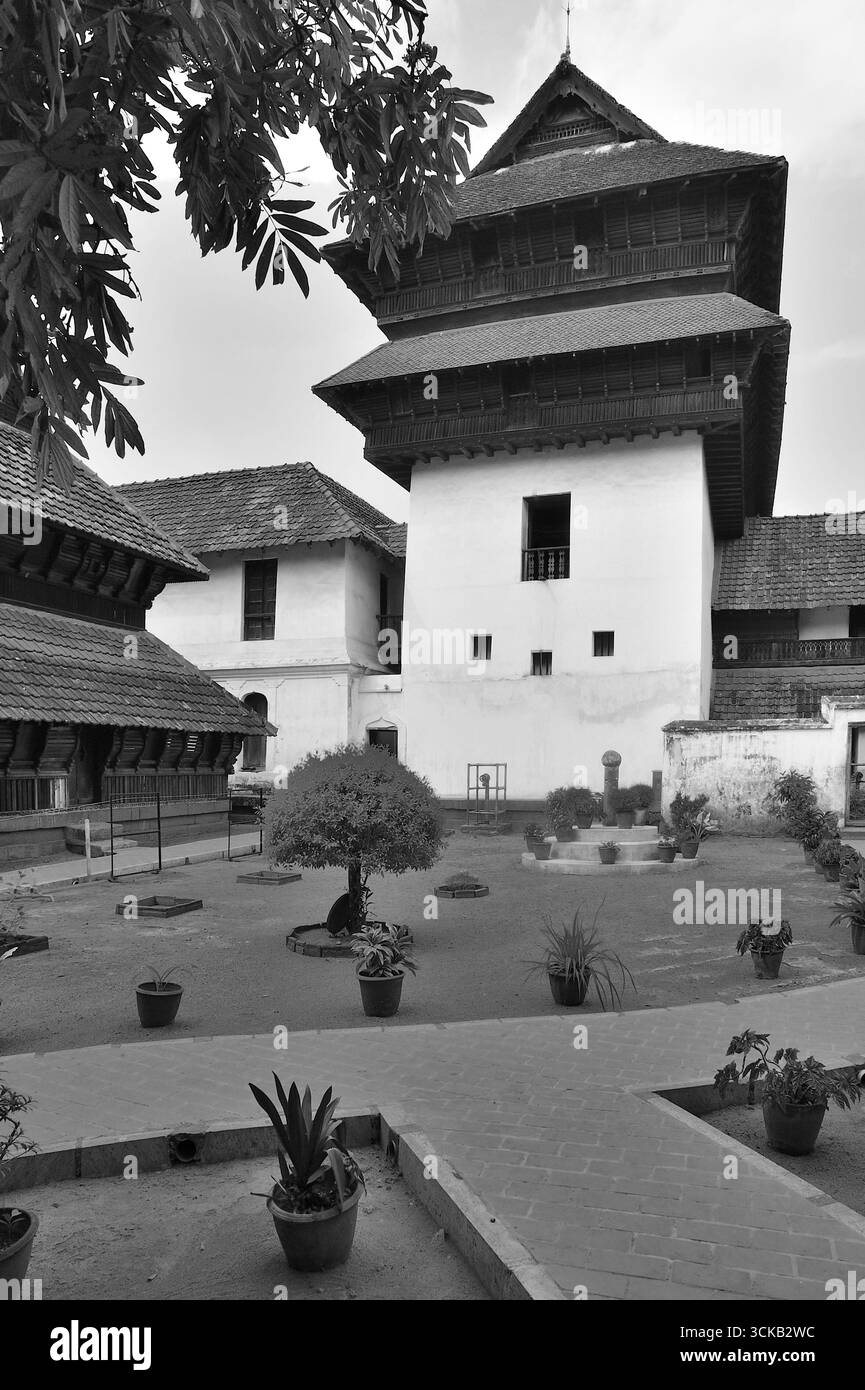 Photo en noir et blanc de la salle de prière dans le complexe de Padmanabhapuram Palace Etat Tamil Nadu Inde Banque D'Images
