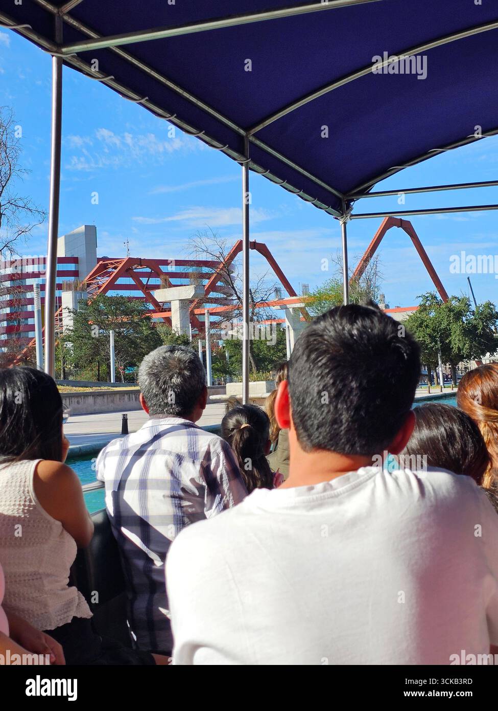 Monterrey, Nuevo Leon, Mexique - 29 juillet 2025 : visite touristique du Paseo Santa Lucia à Monterrey en bateau du centre-ville au parc Fundidora Banque D'Images