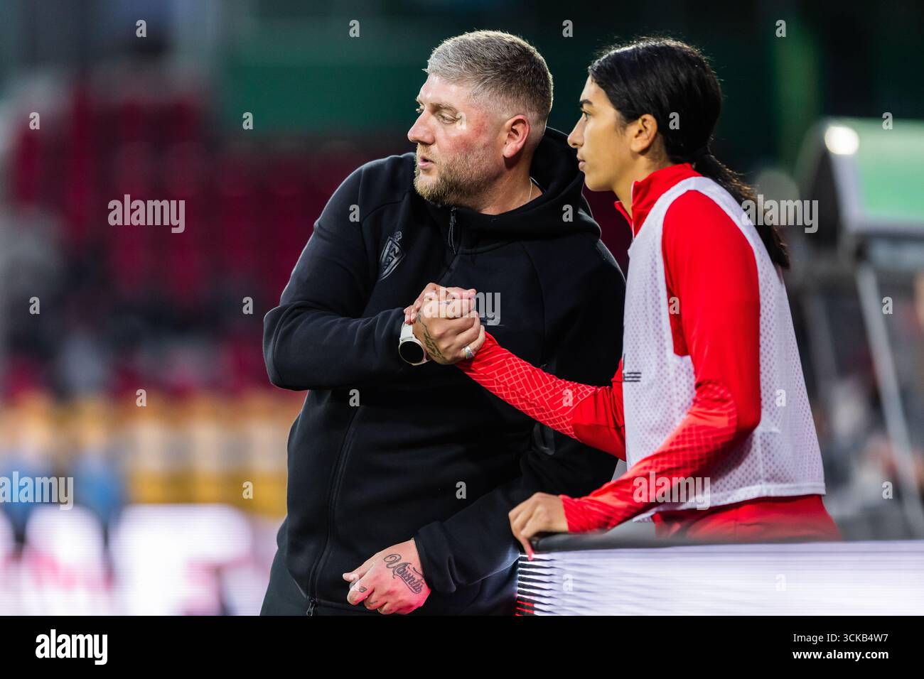 Farum, Danemark. 10 septembre 2025. L'entraîneur-chef Christ Sargeant du FC Nordsjaelland a été vu lors du match de qualification de la Coupe Europa féminine de l'UEFA entre le FC Nordsjaelland et les Kups au Right to Dream Park à Farum. Crédit : Gonzales photo/Alamy Live News Banque D'Images