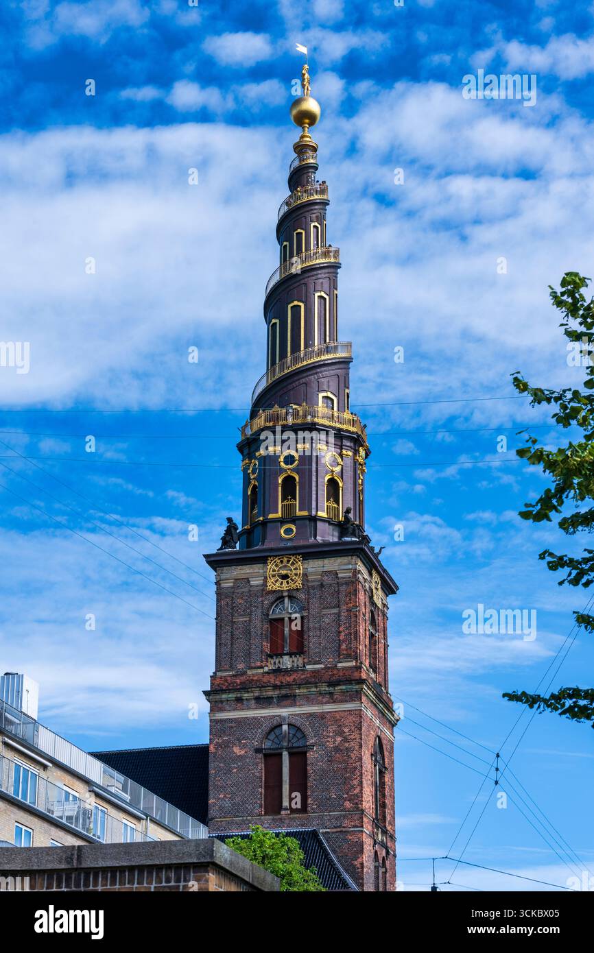 Tour spiralée de Vor Frelsers Kirke (église de notre Sauveur) dans le district de Christianshavn à Copenhague, Danemark, Europe du Nord Banque D'Images