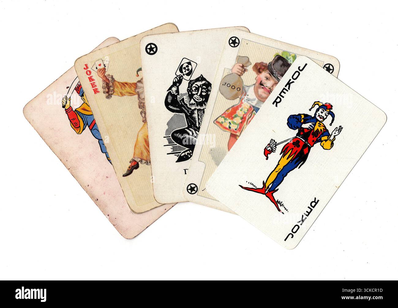 Une sélection de cartes à jouer joker vintage isolées sur un fond blanc. Banque D'Images