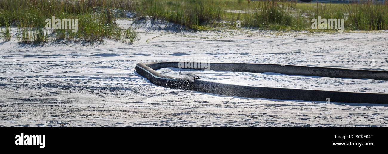 Fuite de tuyau de dragage au canal de Mexico Beach Banque D'Images