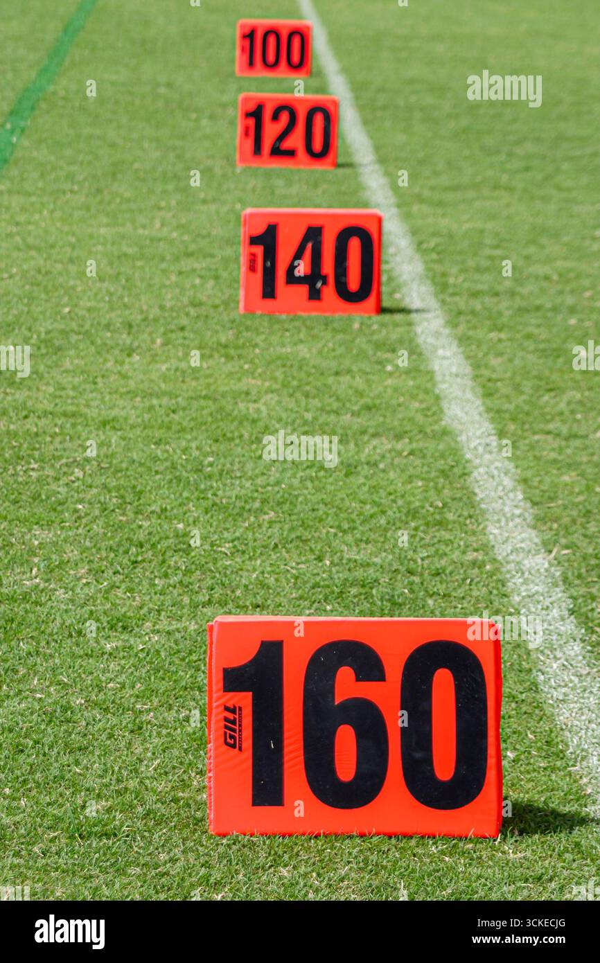 Miami Florida, Tropical Park, USA Track & Field National Junior Olympics, marqueurs mesurant les distances Banque D'Images