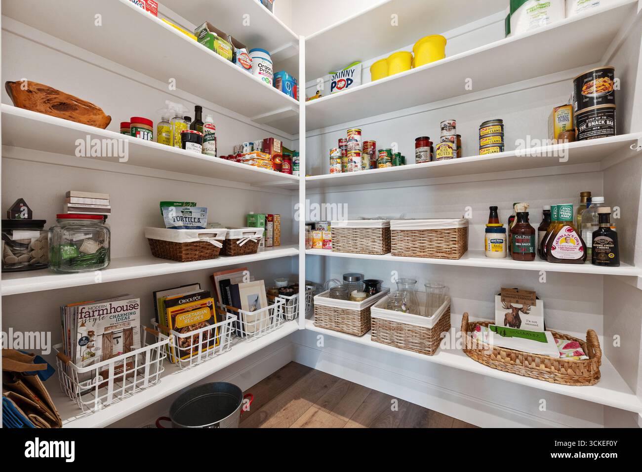 Prescott, Arizona - 13 août 2024 : un garde-manger bien approvisionné. Photo de haute qualité Banque D'Images