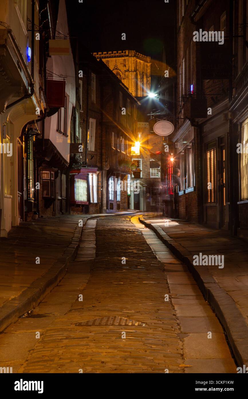 #The Shambles in York la nuit, l'une des plus anciennes rues de la ville et autrefois une rue pleine de boucheries, maintenant l'inspiration pour Diagon Alley Banque D'Images