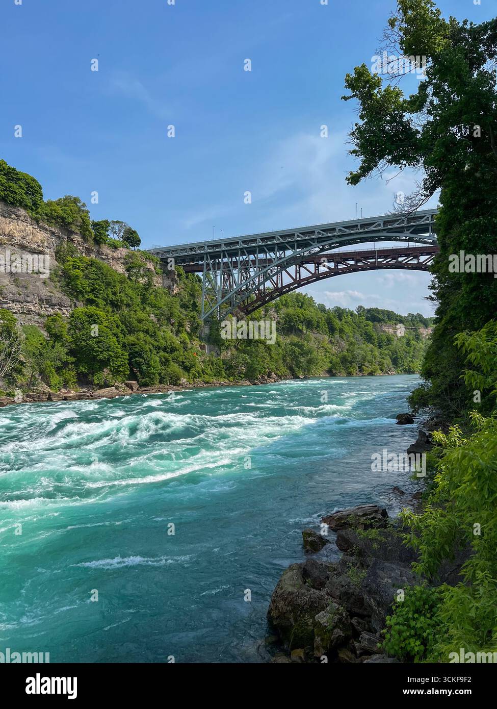 Pont TR Ain sur la rivière Niagara, Niagara Falls, Ontario Banque D'Images