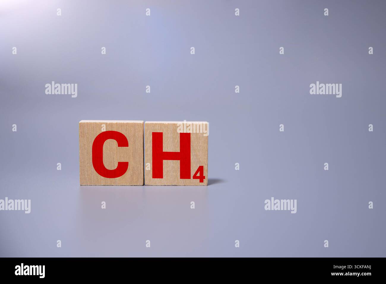 Modèle de structure moléculaire et formule chimique structurale de la molécule de méthane. CH4, gaz naturel. Modèle ballon-bâton et formule squelettique. Banque D'Images