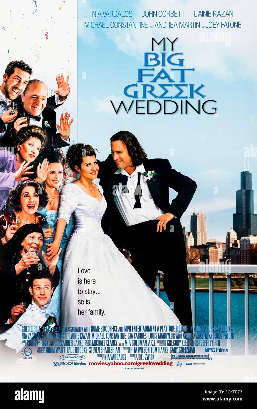 My Big Fat Greek Wedding (2002) réalisé par Joel Zwick et mettant en vedette Nia Vardalos, John Corbett et Michael Constantine. Toula Portokalos, une femme célibataire grecque-américaine, défie la tradition familiale en tombant pour le non-grec Ian Miller, en endurant le chaos familial hilarant alors que les cultures se heurtent, et finalement en découvrant l'importance de l'amour et du patrimoine. Photographie d'une affiche américaine originale de 2002 À USAGE ÉDITORIAL EXCLUSIF. Crédit : BFA / IFC films Banque D'Images