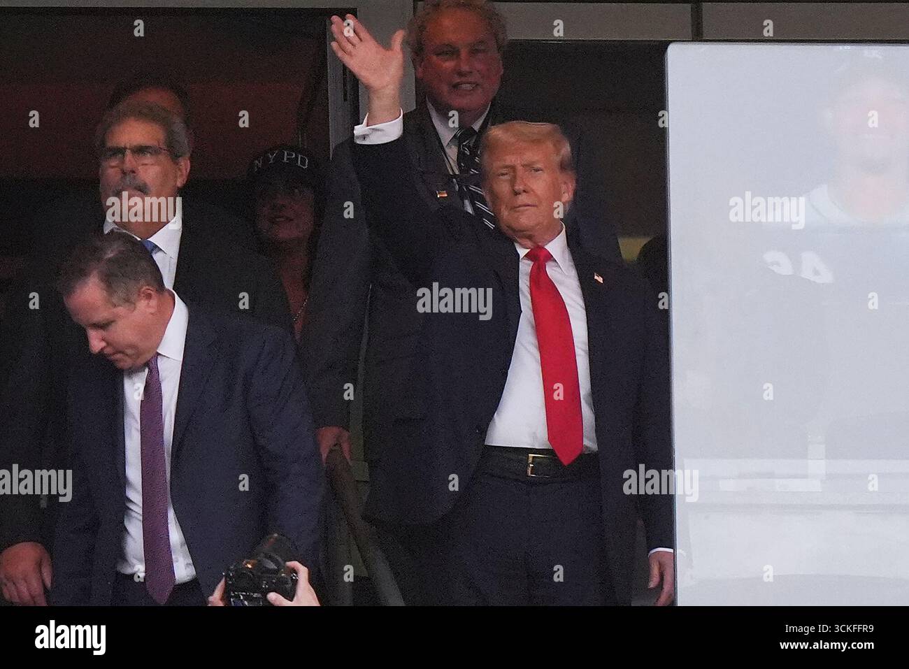 President Donald Trump arrives at Yankee Stadium before a baseball game between the New York Yankees and the Detroit Tigers Thursday, Sept. 11, 2025, in New York. (AP Photo/Frank Franklin II) Banque D'Images