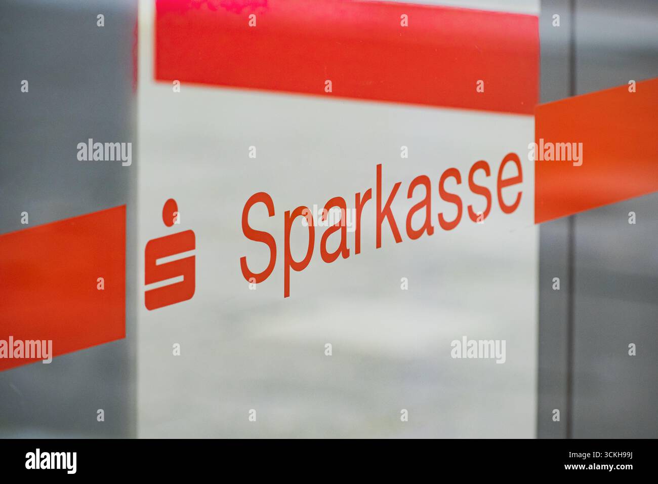 Logo de la banque Sparkasse sur la fenêtre Banque D'Images