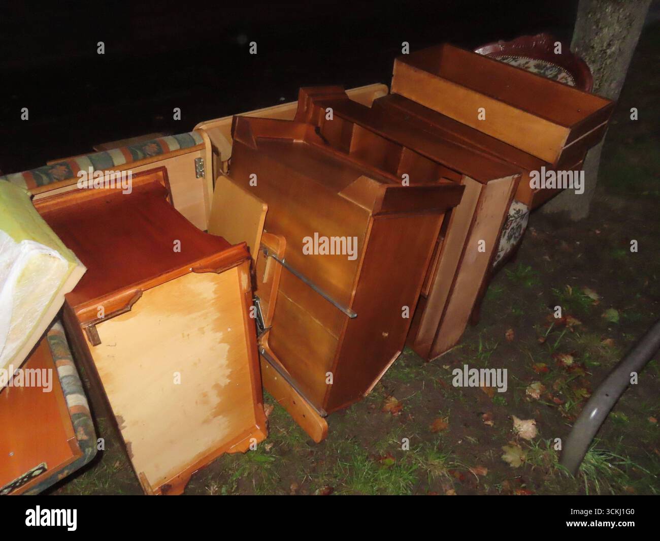 Wohnungsaufloesung - Auszug Krankheit Tod Hausrat Sperrgut Moebel *** liquidation d'appartements déménagement maladie décès articles ménagers articles volumineux meubles Banque D'Images