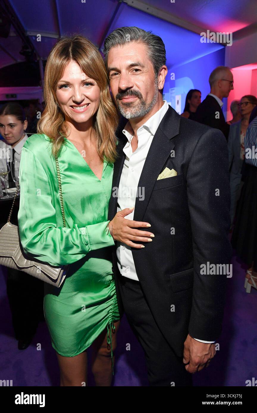 Ella Endlich mit Freund Marius Darschin BEI der Bertelsmann Party 2025 in der Bertelsmann Repräsentanz Unter den Linden. Berlin, 11.09.2025 *** Ella Endlich avec son petit ami Marius Darschin à la fête Bertelsmann 2025 au bureau de représentation Bertelsmann Unter den Linden Berlin, 11 09 2025 Foto :XF.xKernx/xFuturexImagex bertelsmann_5450 Banque D'Images
