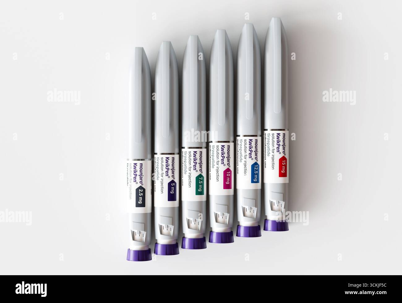 Septembre 12, 2025 - Bristol, Royaume-Uni : un ensemble complet d'injections de perte de poids Mounjaro KwikPen arrangées en doses croissantes Banque D'Images