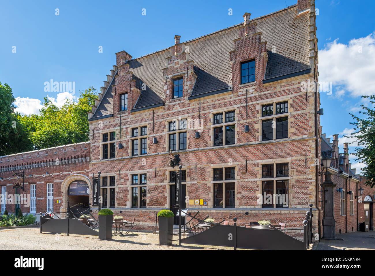 Restaurant de Eenhoorn, maison du 16ème siècle dans le centre pittoresque du village de Bazel près de Kruibeke, Flandre orientale, Belgique Banque D'Images