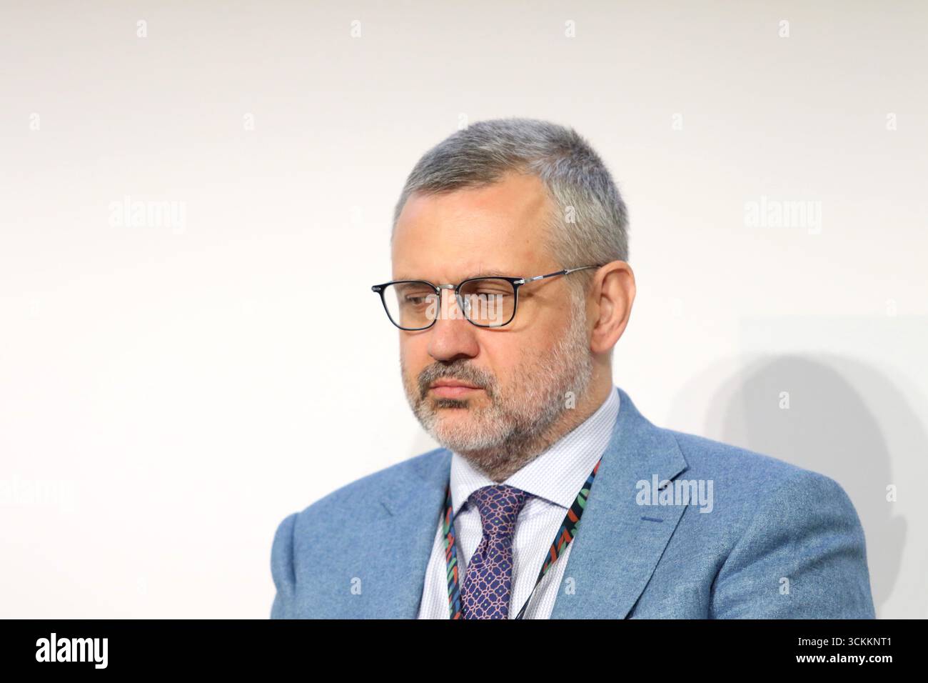 Saint-Pétersbourg, Russie. 11 septembre 2025. Vladimir Legoyda, Président du Département synodal pour les relations de l'Église avec la société et les médias et professeur au MGIMO et à l'Université Sirius, assiste à une session sur la culture et la construction de la civilisation sur l'établissement d'objectifs culturels dans le cadre du XI Forum international de Petersburg des cultures Unies. Crédit : SOPA images Limited/Alamy Live News Banque D'Images Saint-Pétersbourg, Russie. 11 septembre 2025. Vladimir Legoyda, Président du Département synodal pour les relations de l'Église avec la société et les médias et professeur au MGIMO et à l'Université Sirius, assiste à une session sur la culture et la construction de la civilisation sur l'établissement d'objectifs culturels dans le cadre du XI Forum international de Petersburg des cultures Unies. Crédit : SOPA images Limited/Alamy Live News Banque D'Images