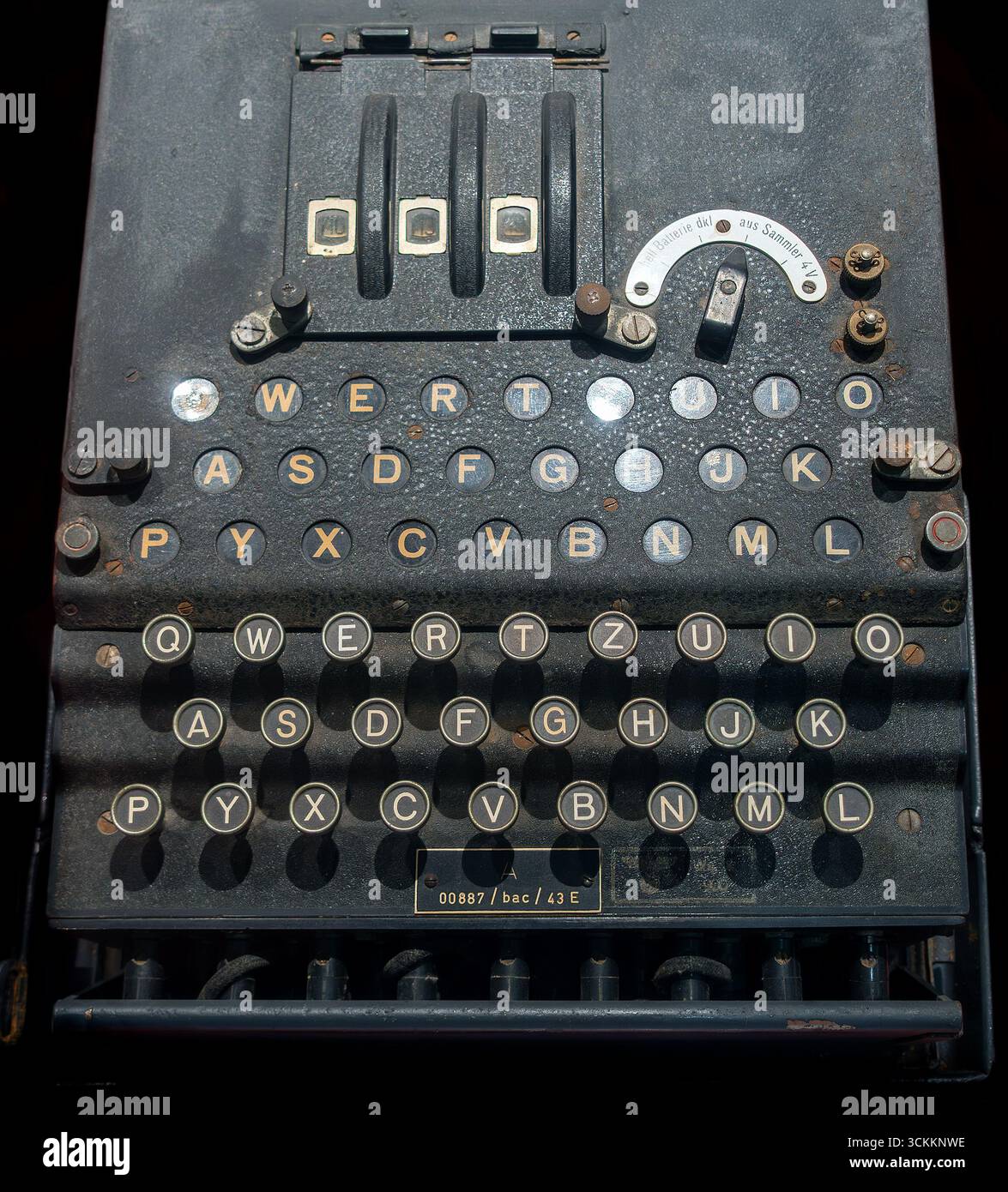 Machine de chiffrement Enigma allemande à trois rotors de la seconde Guerre mondiale pour encoder des messages militaires top-secrets, utilisée par l'Allemagne nazie pendant la seconde Guerre mondiale Banque D'Images