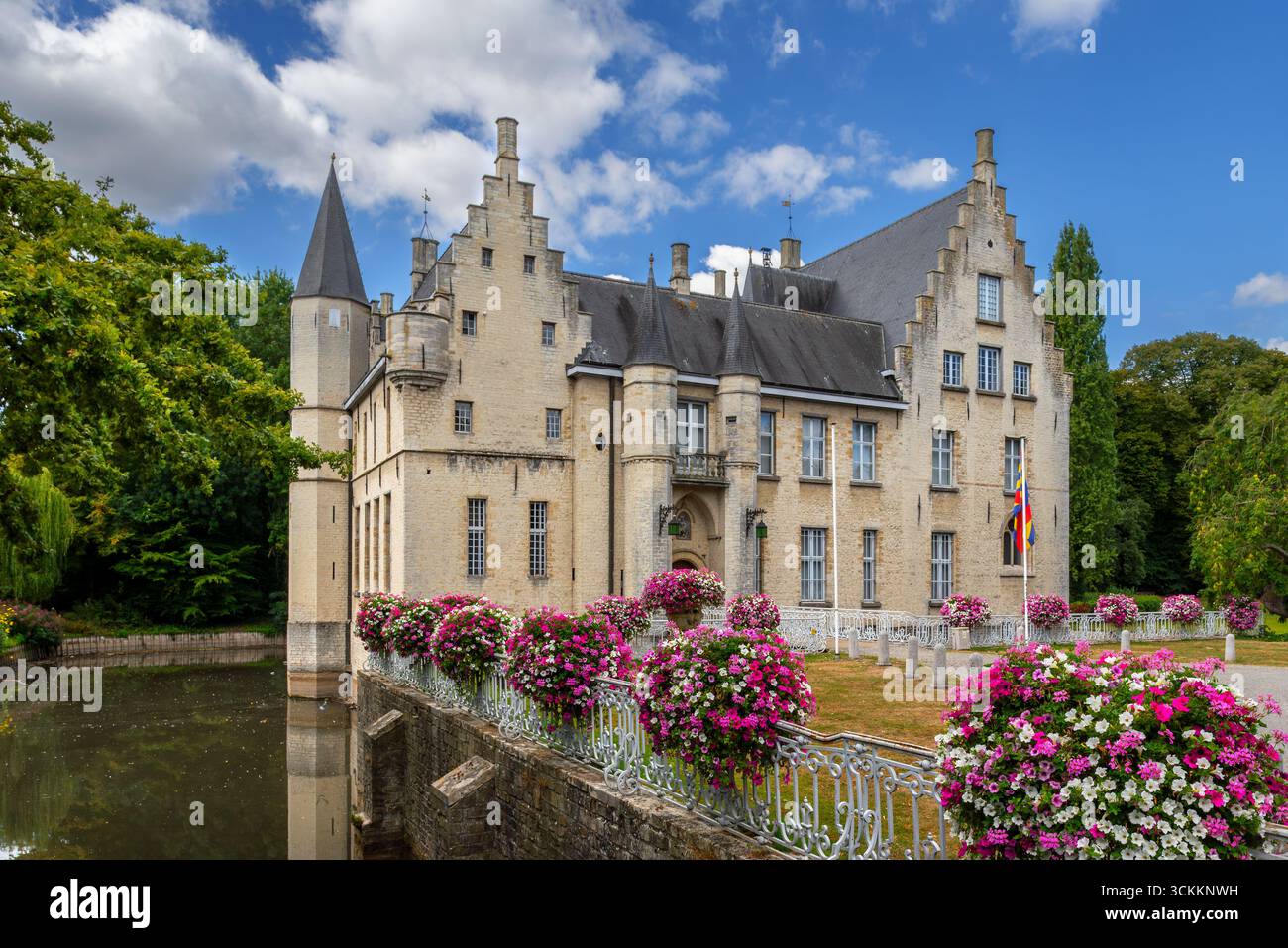 Kasteel Cortewalle, château à douves du 15ème siècle dans le style Renaissance flamande à Beveren en été, Waasland, Flandre orientale, Belgique Banque D'Images