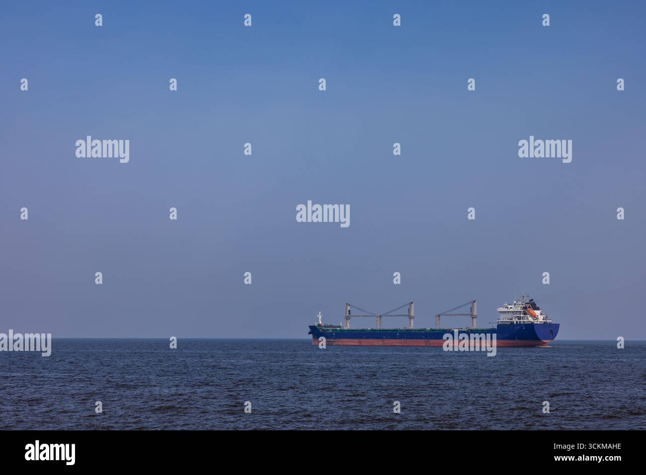Un cargo voyageant sur le lac supérieur. Banque D'Images