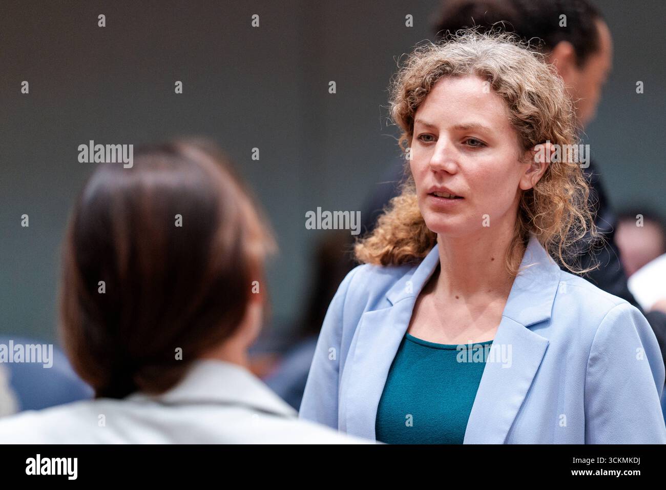2025-09-11 Néerlandais Tweede Kamer débat plénier DEN HAAG, PAYS-BAS - 11 SEPTEMBRE : Christine Teunissen PvdD lors du débat plénier à la Tweede Kamer le 11 septembre 2025 à Den Haag, pays-Bas Den Haag Tweede Kamer pays-Bas contenu non disponible pour redistribution aux pays-Bas directement ou indirectement par des tiers. Droit d'auteur : xJohnxBeckmannx Banque D'Images