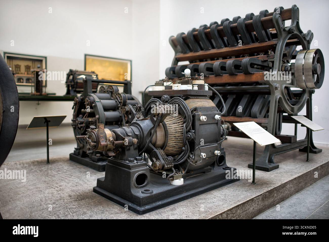Munich, Allemagne - 14 septembre 2018 : un convertisseur synchrone monophasé au Musée allemand de Munich. Banque D'Images