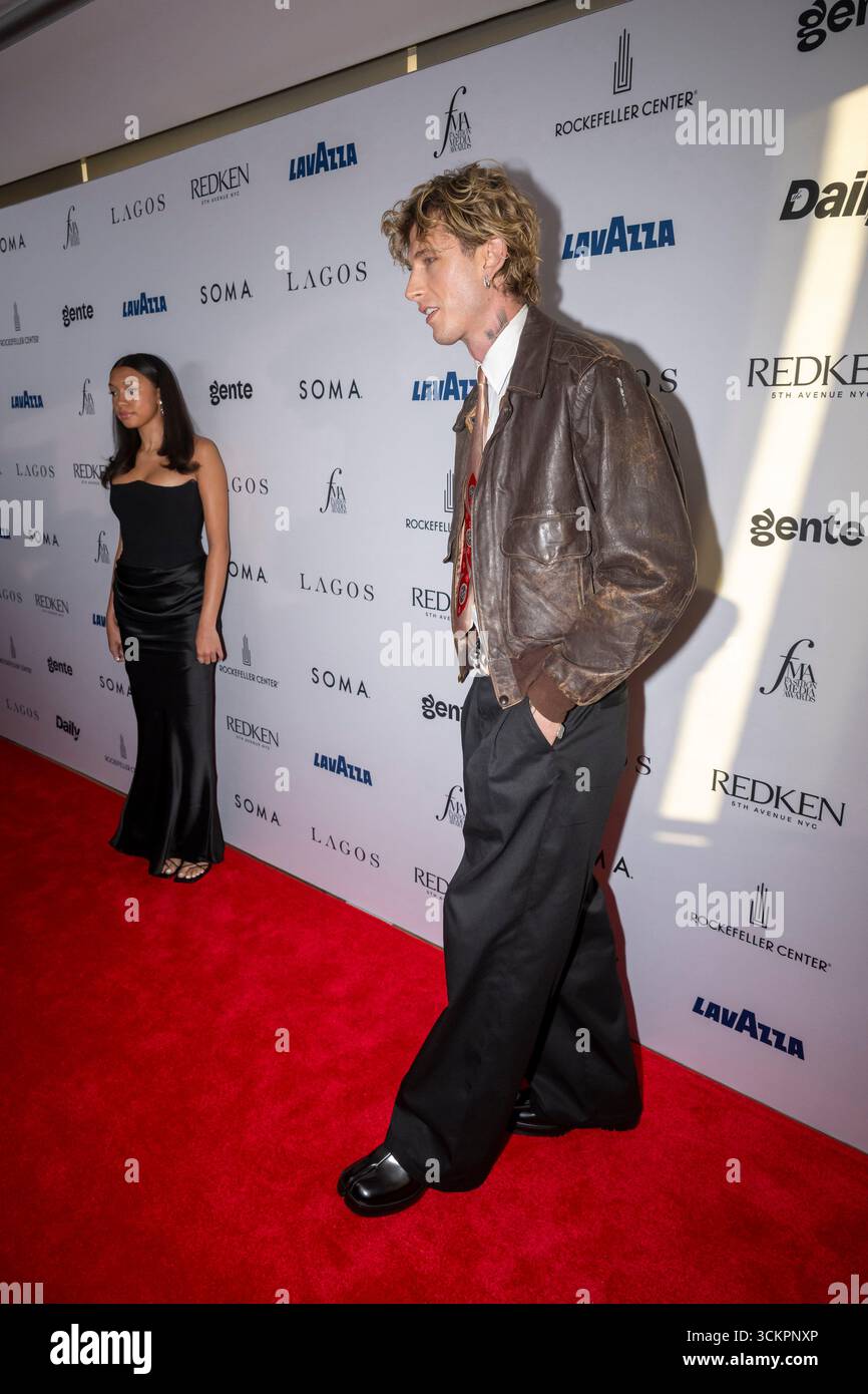New York, États-Unis. 12 septembre 2025. Machine Gun Kelly (mgk) (Colson Baker) assiste à la 12e édition des Fashion Media Awards du Daily Front Row à la Rainbow Room de New York. (Photo de Ron Adar/SOPA images/SIPA USA) crédit : SIPA US/Alamy Live News Banque D'Images