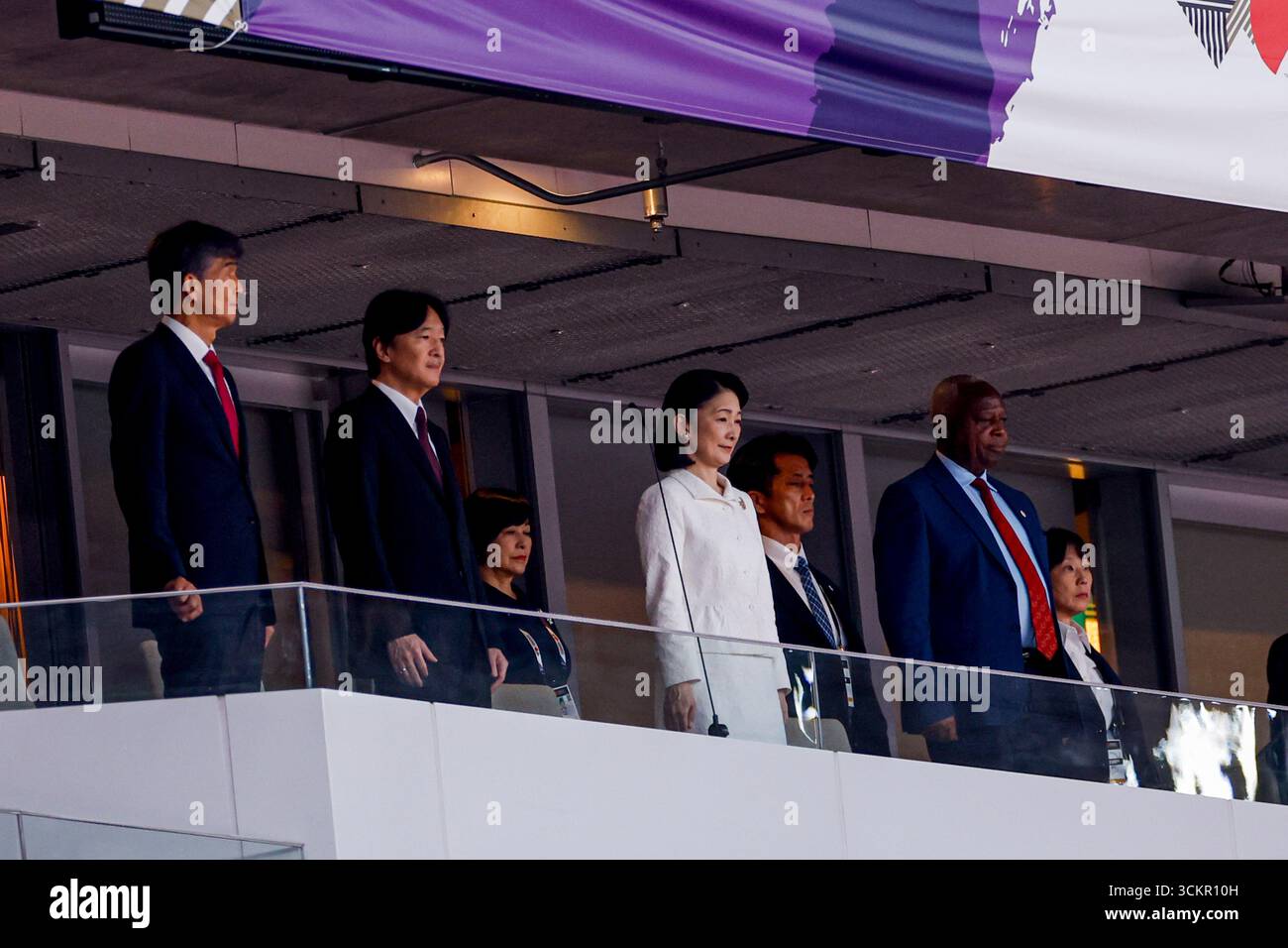 L'empereur Naruhito du Japon et l'impératrice Masako Owada du Japon regardent lors des Championnats du monde d'athlétisme Tokyo 2025 du jour 1 au stade national du Japon le 13 septembre 2025 à Tokyo, Japon. (Crédit : Marcel ter bals/MTB-photo/Alamy Live News) Banque D'Images